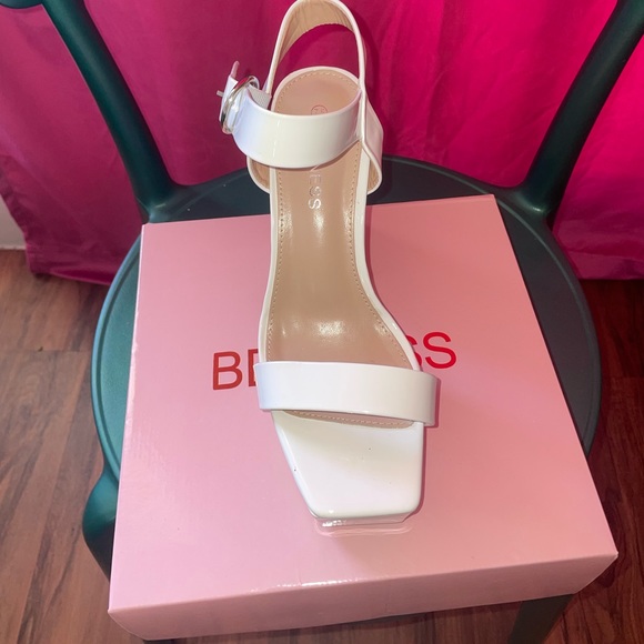 While Platform Sandals! - Picture 3 of 4